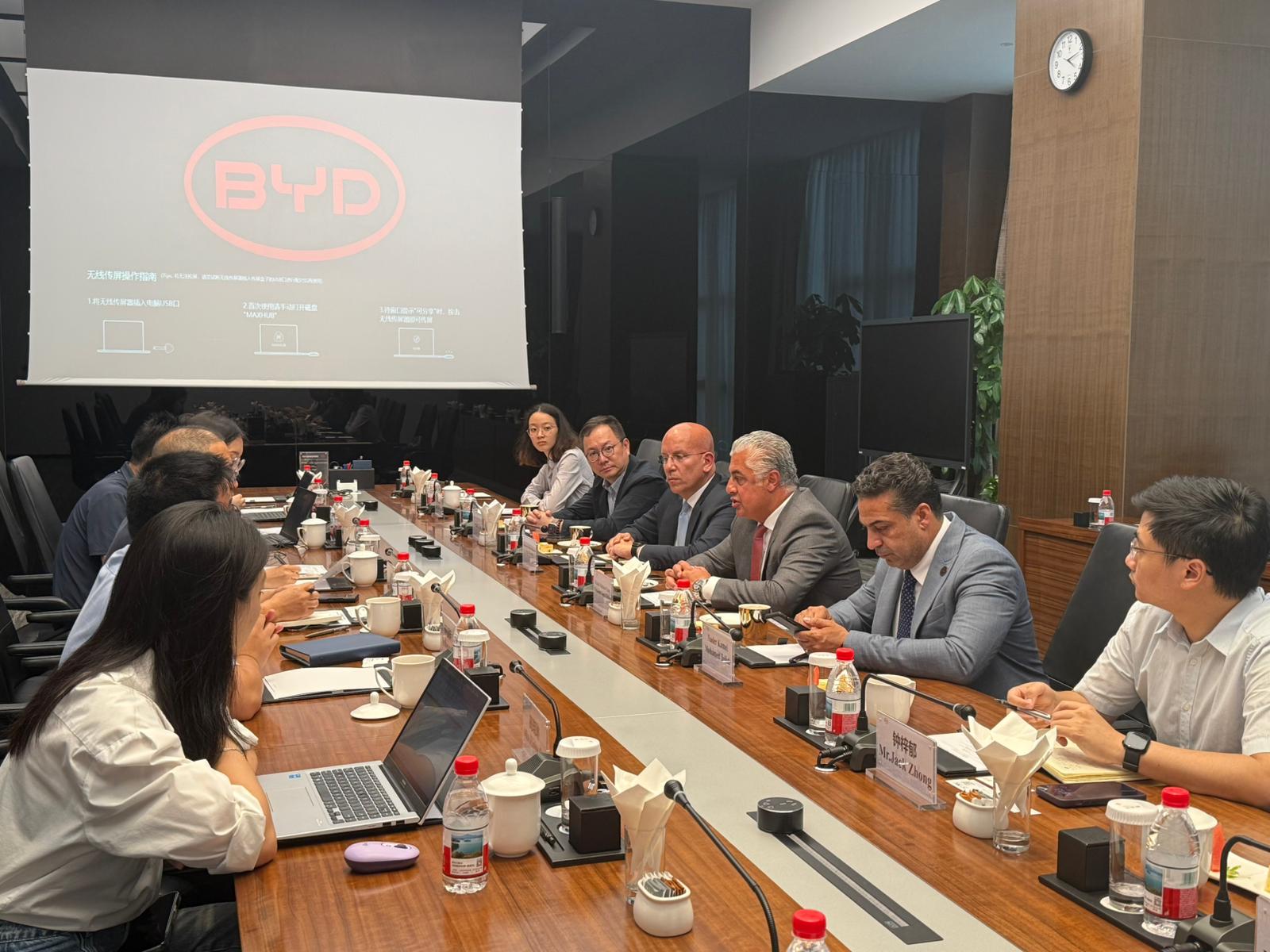 من زيارة وفد اقتصادية قناة السويس لمقر شركة "BYD" الصينية 