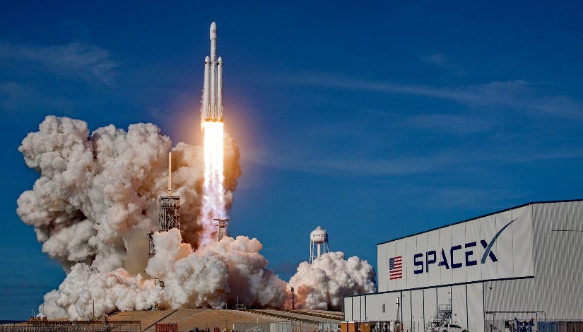 SpaceX توقع اتفاقية لإطلاق مهمتين فضائيتين