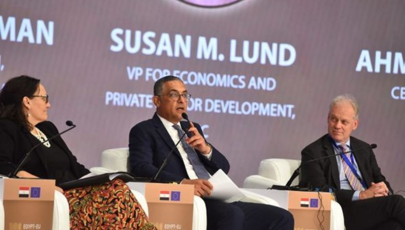 حسام هيبة الرئيس التنفيذي للهيئة العامة للاستثمار والمناطق الحرة حسام هيبة الرئيس التنفيذي للهيئة العامة للاستثمار والمناطق الحرة