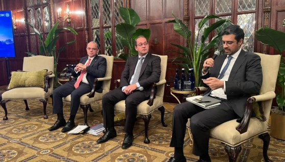 جانب من الاجتماع جانب من الاجتماع