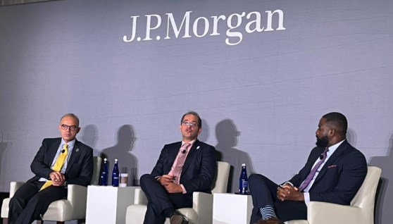 جانب من اللقاء جانب من اللقاء