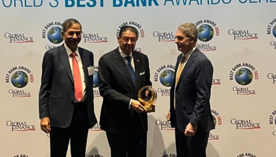 جانب من الاحتفال  جانب من الاحتفال