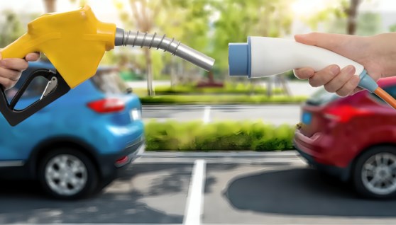 السيارات الكهربائية مقابل سيارات البنزين- تعبيرية السيارات الكهربائية مقابل سيارات البنزين- تعبيرية