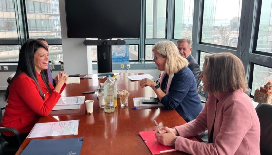 جانب من اللقاء جانب من اللقاء