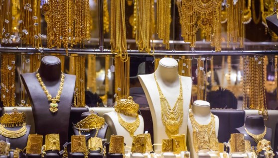 الذهب فى محلات الصاغة  الذهب فى محلات الصاغة