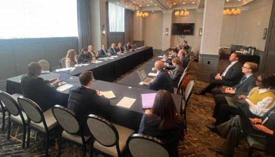 جانب من اللقاء جانب من اللقاء