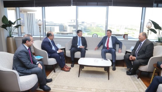 جانب من الاجتماع جانب من الاجتماع