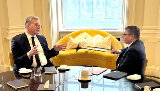 وزير البترول من لندن وزير البترول من لندن