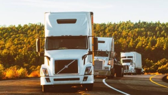 شاحنات شاحنات