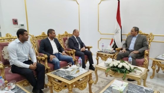 جانب من لقاء محافظ قنا