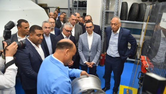 وزير الاستثمار في داخل منظومة المعامل الصناعية 