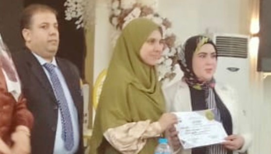 تسليم "عقود عمل" وماكينات خياطة دعماً للتمكين الاقتصادي