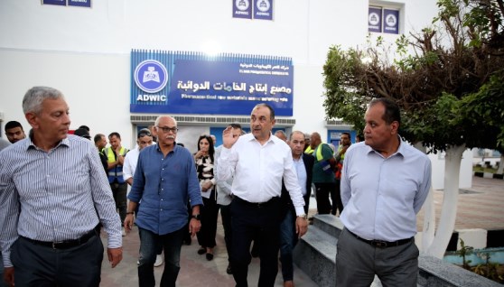 وزير قطاع الأعمال العام خلال جولته  بشركة النصر للكيماويات الدوائية