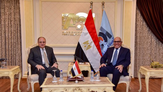 رئيس هيئة الدواء مع رئيس الهيئة العربية للتصنيع