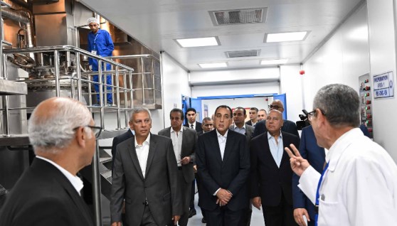 رئيس الوزراء يفتتح مصنع "إنتاج الخامات الدوائية" ومصنع "المطهرات"