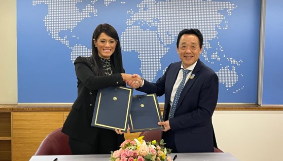 جانب من التوقيع  جانب من التوقيع