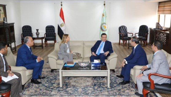 جانب من الاجتماع جانب من الاجتماع