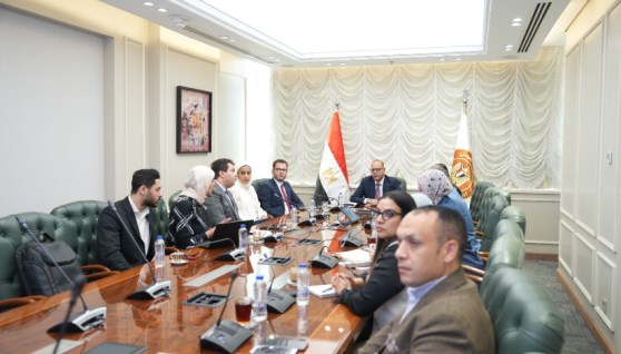 وزير العمل محمد جبران مع ممثلين عن شركتي إنجو مصر ومايكروسوفت  وزير العمل محمد جبران مع ممثلين عن شركتي إنجو مصر ومايكروسوفت