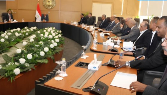 وزير الكهرباء والطاقة المتجددة محمود عصمت وزير الكهرباء والطاقة المتجددة محمود عصمت