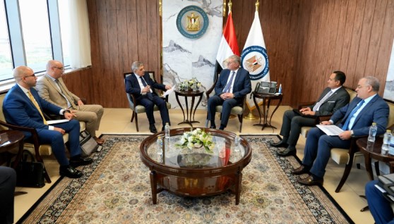 وزير البترول والثروة المعدنية مع الفريق أسامة ربيع