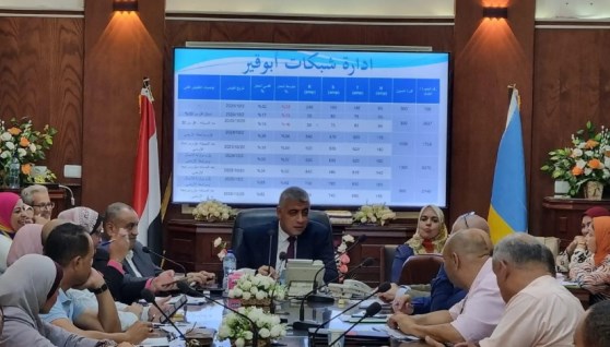 اجتماع رئيس شركة الإسكندرية لتوزيع الكهرباء