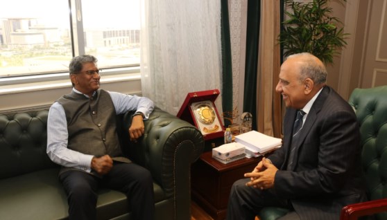 وزير الكهرباء مع السفير الهندي وزير الكهرباء مع السفير الهندي