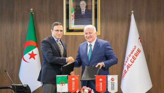 جانب من التوقيع جانب من التوقيع