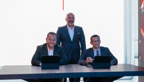 جانب من التوقيع جانب من التوقيع