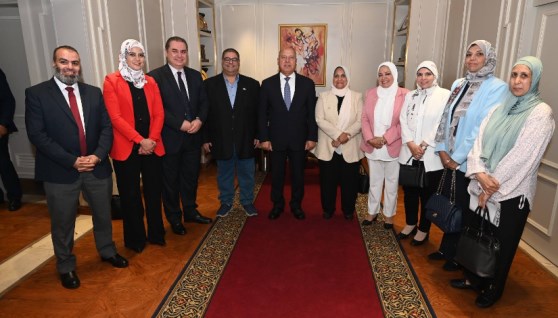 خلال تسليم شهادة البصة الكربونية  خلال تسليم شهادة البصة الكربونية