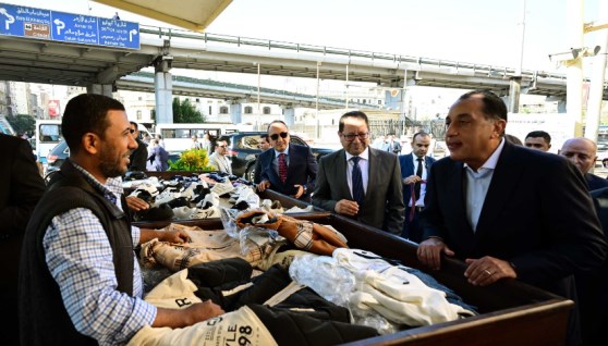 رئيس مجلس الوزراء خلال افتتاح سوق العتبة  رئيس مجلس الوزراء خلال افتتاح سوق العتبة