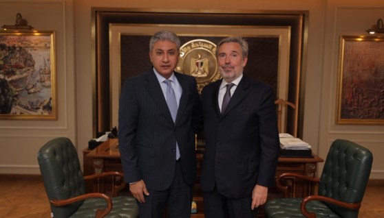 وزير السياحة والآثار مع سفير إيطاليا 