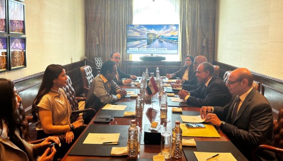 وزير الخارجية مع رئيس مجموعة شركات UFLEX وزير الخارجية مع رئيس مجموعة شركات UFLEX