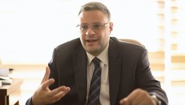 رجل الأعمال محمود لاشين