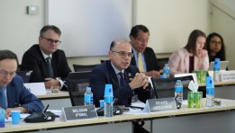 جانب من الاجتماع جانب من الاجتماع