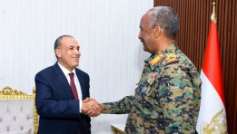 وزير الخارجية مع الفريق أول ركن عبد الفتاح البرهان