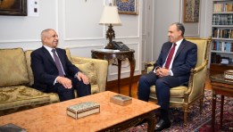 وزير الخارجية مع رئيس الأكاديمية العربية للعلوم والتكنولوجيا والنقل البحري