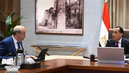 رئيس الوزراء مع وزير الطيران المدني