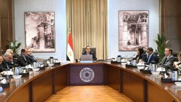 رئيس الوزراء خلال اجتماعه لمتابعة برنامج الإصلاح الاقتصادي مع صندوق النقد