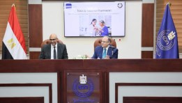 رئيس هيئة الدواء خلال الاجتماع 