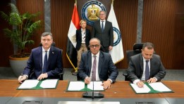 جانب من توقيع الاتفاقية