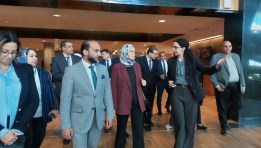 رئيس مصلحة الضرائب خلال زيارتها مكتبة الإسكندرية