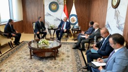وزير البترول خلال لقائه وفد شركة ماريدايف وزير البترول خلال لقائه وفد شركة ماريدايف
