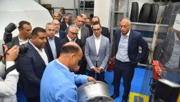 وزير الاستثمار في داخل منظومة المعامل الصناعية 