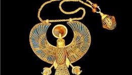 مجوهرات مصر تروي قصة الحرب والسلام