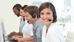  خدمة عملاء في بنك الإمارات دبي الوطني 
