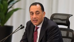 مصطفى مدبولي،على تقديم التحية للفتاة المصرية