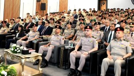 وزير الدفاع وعدد من قادة القوات المسلحة  وزير الدفاع وعدد من قادة القوات المسلحة