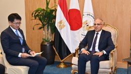 وزير الموارد المائية مع نائب وزير الأراضي والبنية التحتية والنقل والسياحة الياباني