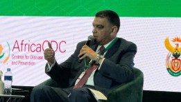الدكتور هشام ستيت في مؤتمر الصحة العامة في إفريقيا