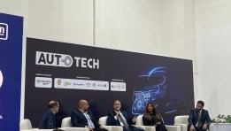 رئيس المشتريات وسلسلة التوريد بشركة جنرال موتورز خلال معرض أوتوتك  رئيس المشتريات وسلسلة التوريد بشركة جنرال موتورز خلال معرض أوتوتك